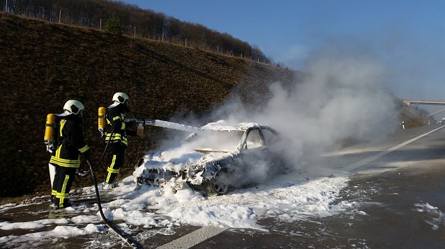 Bild: Auto abgebrannt