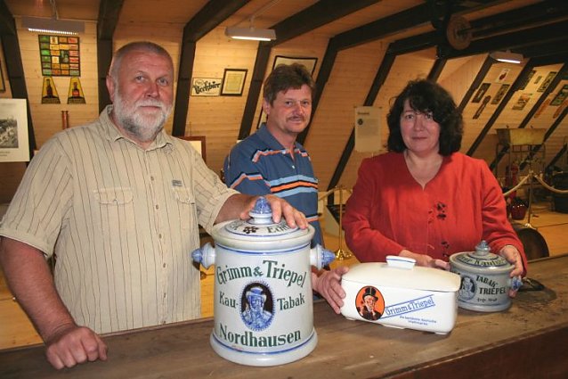 Bild: Volker Kohl, Paul-Ludwig Schierholz und Karola Jacobi vom F&ouml;rderverein Tabakspeicher