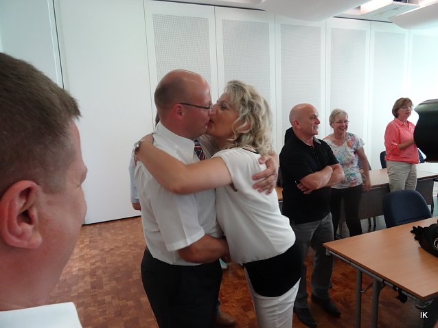 Bild: Ehefrau gratuliert