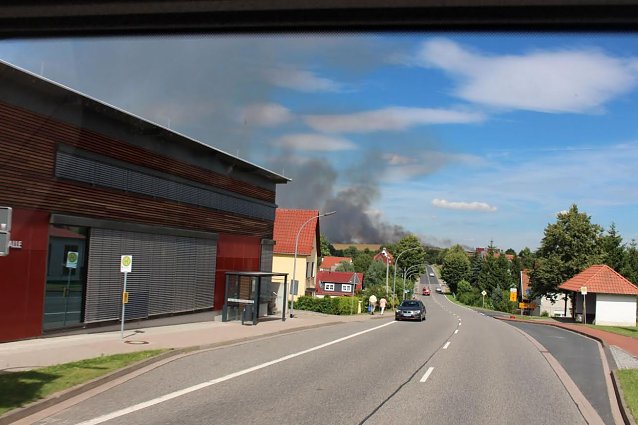 Bild: Von weitem sichtbar der Brand