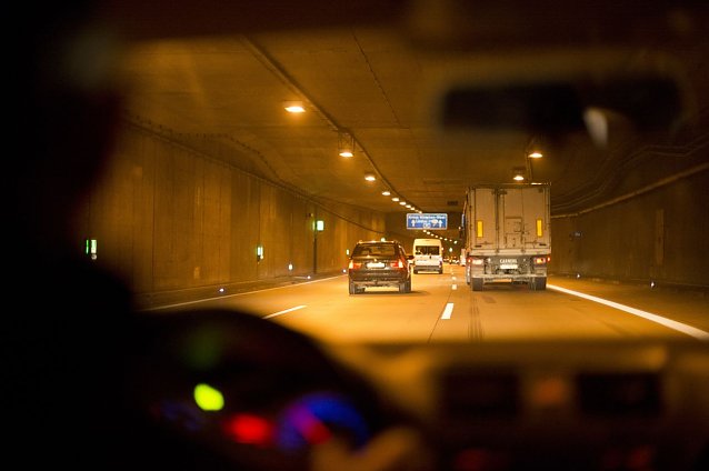 Bild: Dunkelheit, Enge, kein Ende in Sicht � die Fahrt durch den Tunnel l&ouml;st bei vielen Unbehagen aus.