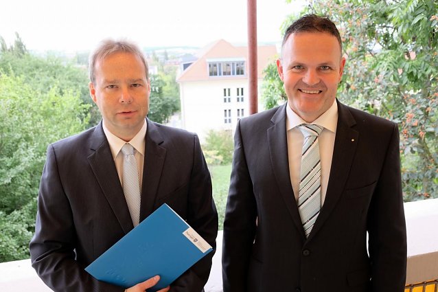 Bild: Ernennung von Prof. Dr. Robert Wagner durch den Pr&auml;sidenten der Hochschule Nordhausen Prof. Dr. J&ouml;rg Wagner