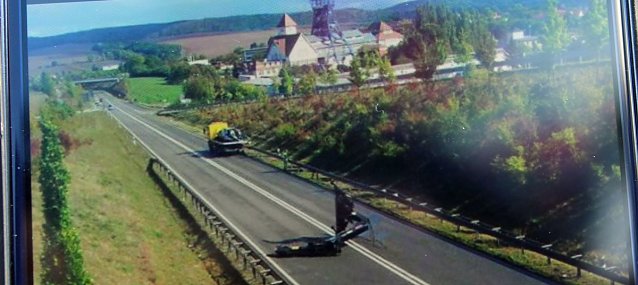 Bild: Schwerer Unfall zwischen Abschleppwagen und Br&uuml;cke