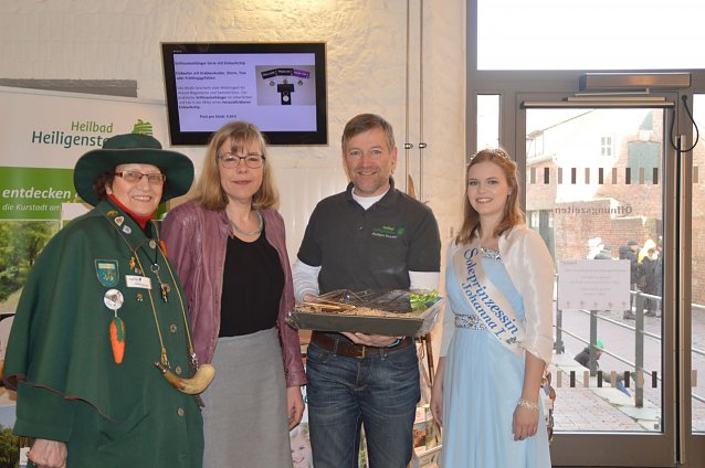 Bild: Nachtw&auml;chterin Heidelinde Liepe, Jutta Albert, R&uuml;diger Eckart, Soleprinzessin Johanna Schulze