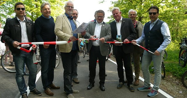 Bild: Offizielle Er&ouml;ffnung des Radweges
