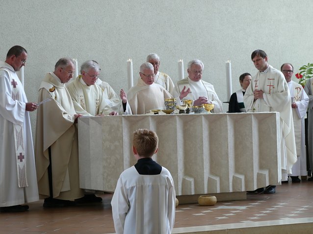 Bild: Am Altar