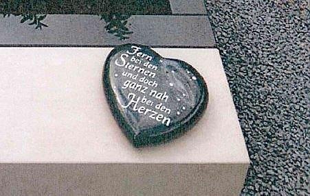Bild: Gedenkstein