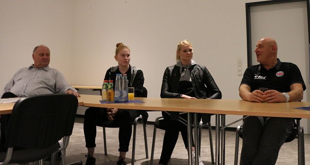 Bild: v. l.: Helmut Peter, Meike Schmeltzer, Jana Krause und Herbert M&uuml;ller