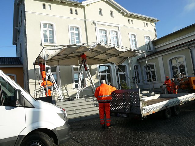 Bild: Aufbau der B&uuml;hne 