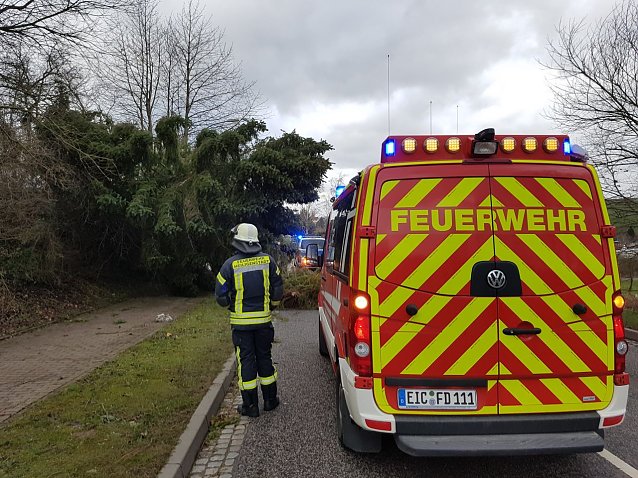 Bild: Einsatz Feuerwehr bei Sturmsch&auml;den