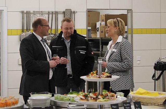 Bild: Marko Grosa, Stefan Nolte vom Bauamt und Cornelia H&auml;rtel (v.li.)