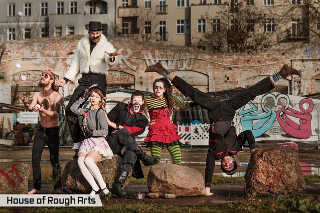 Bild: Hi Freaks: der "Zirkus Kadarka" verbindet Trash und Tradition