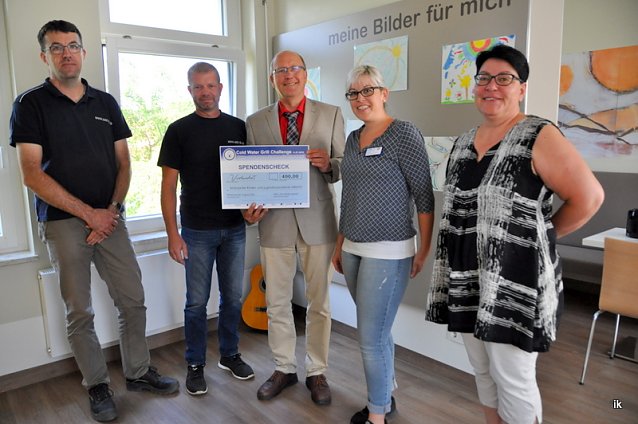Bild: Spenden&uuml;bergabe
