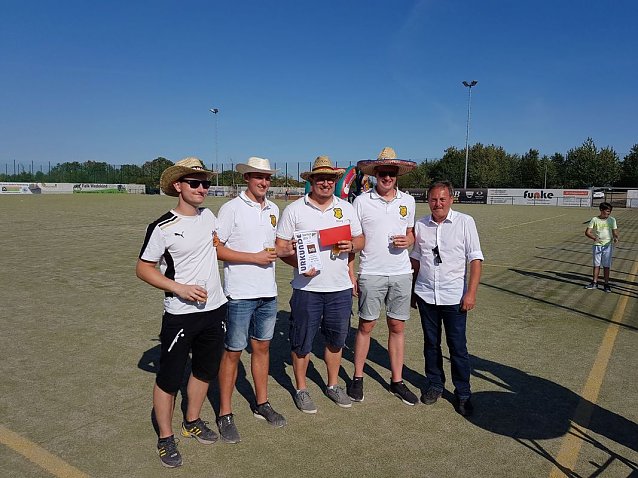 Bild: Kirmesburschen auf Platz 1