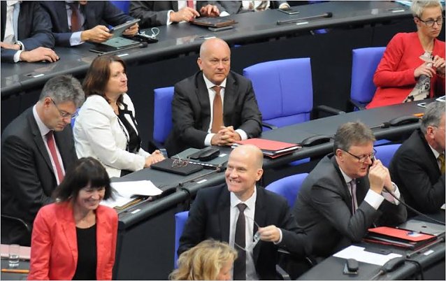 Bild: Manfred Grund (Mitte)