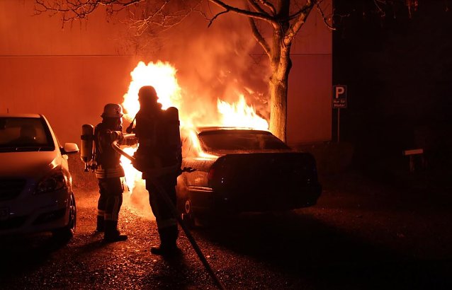 Bild: PKW in Flammen