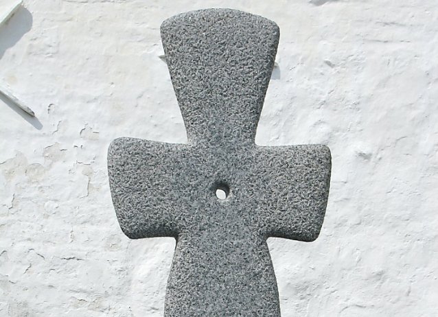 Bild: Kreuz auf dem Friedhof in Bregninge (D&auml;nemark)