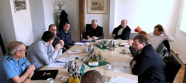 Bild: Krisensitzung