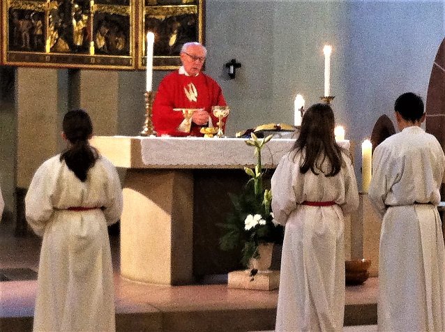 Bild: Meinolf Dunkel bei der hl. Messe zu seinem Diamantenen Priesterjubil&auml;um