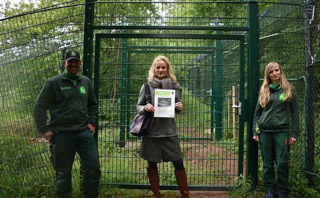 Bild: Abgeordnete Viola von Cramon (Mitte) im B&auml;renpark