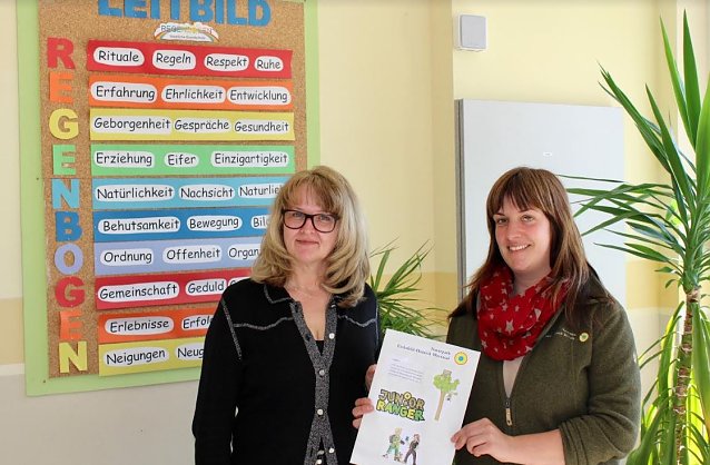 Bild: &Uuml;bergabe an der Grundschule Geismar