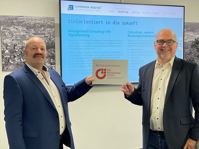 Bild: Andreas Schreiber (links) und Uwe Schulze (rechts) freuen sich auf eine engagierte Zusammenarbeit Face-to-Face oder Online