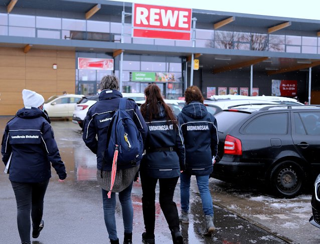 Bild: Mitarbeiter auf Kontrollgang 