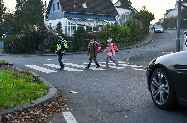 Bild: Achtung, Schulanfang - am Montag geht es f&uuml;r Th&uuml;ringens Sch&uuml;lerinnen und Sch&uuml;ler wieder los