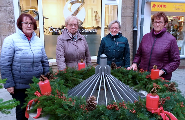Bild: Worbiser Landfrauen schm&uuml;cken Brunnen