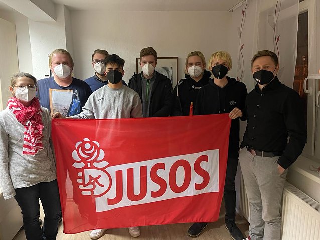 Bild:  v.l.n.r.: Alexandra Wallrodt (stellv. Landesvorsitzende Jusos TH) Lars Zbierski (Beisitzer), Hannes Fiedler (Beisitzer), Kai Majer (Vorsitzender), Martin Freitag, Svenja Gappenberger (stellv. Kreisvorsitzende), Josef Bleich (Beisitzer), Maximilian Schr&ouml;ter (Landesvorsitzender Jusos TH)