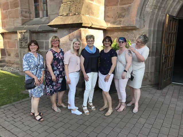 Bild: v.l. Michaela Ertmer, Stefanie Gatzemeier, Christiane Raabe, Erika Hottenrott, Simone Senft, Katja Godehardt und Beatrix Fingerhut
