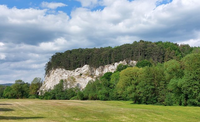 Bild: Durch den Karst mit dem Zug