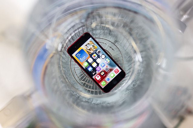 Bild: Smartphone im Tauchtest