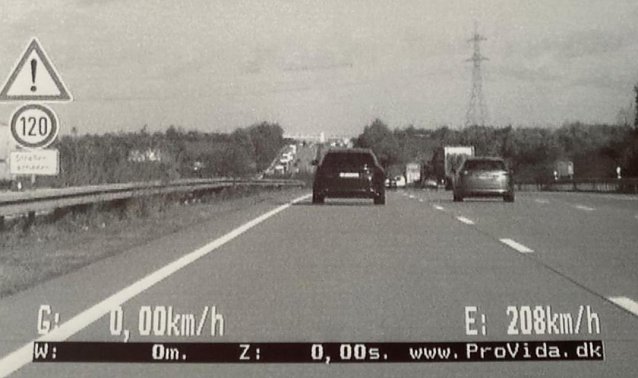 Bild: Messfoto mit der Geschwindigkeitsangabe des Fahrzeugs