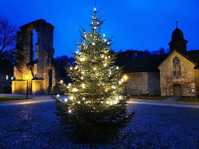 Bild: Am Kloster Walkenried hat Weihnachtsstimmung Einzug gehalten