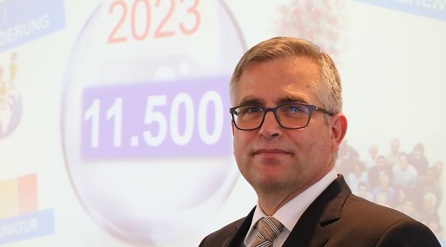 Bild: Agenturchef Karsten Frob&ouml;se hat f&uuml;r 2023 wieder in die Glaskugel geblickt