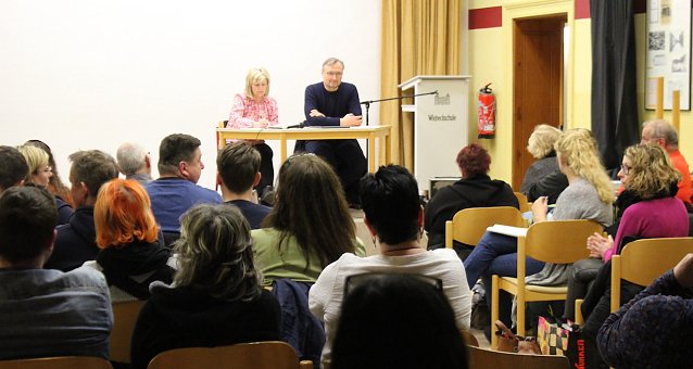 Bild: Einige Fragen hatten die Eltern und Lehrer bei der Diskussionsrunde in der Bad Langensalzaer Wiebeckschule