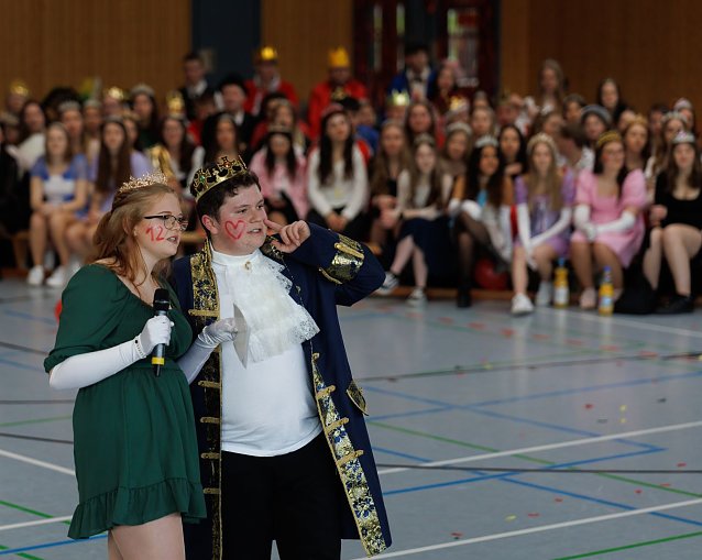 Bild: Am Worbiser Gymnasium haben die 12. Klassen ihren letzten Schultag gefeiert