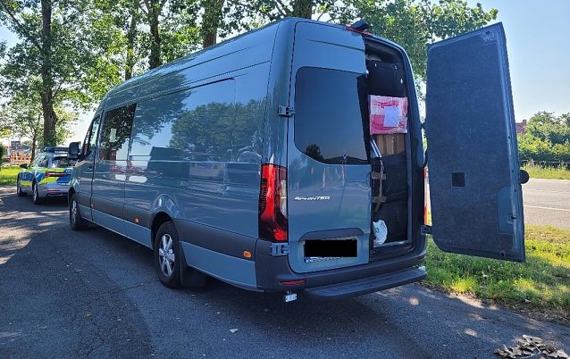 Bild: Dieses rum&auml;nische Fahrzeug war stark &uuml;berladen