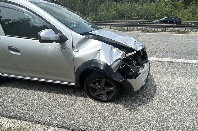 Bild: Besch&auml;digtes Fahrzeug