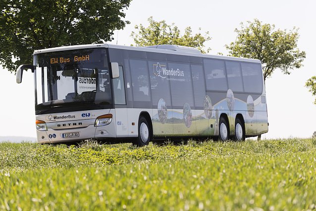 Bild: Mit dem Bus die Region erkunden: Auf der siebten Tour des Jahres bringt der WanderBus Fahrg&auml;ste zum TOP-Grenzwanderweg Schifflersgrund