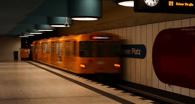 Bild: U-Bahn in Berlin - Momentaufnahme: Abfahrt