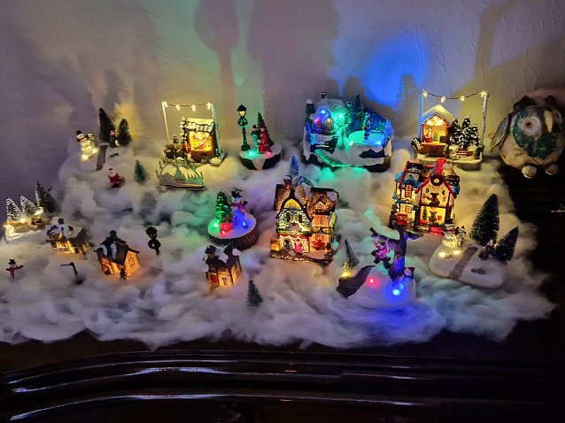 Bild: Weihnachtsdorf im Schnee