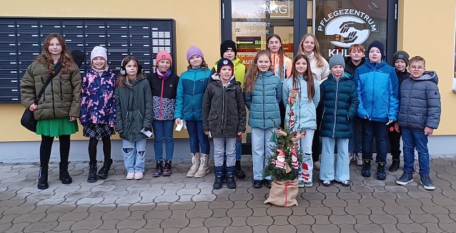 Bild: Sch&uuml;ler besuchten ein Pflegeheim
