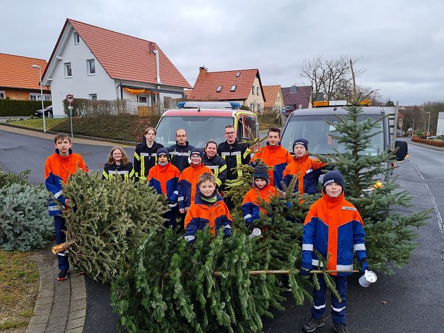 Bild: Weihnachtsbaumaktion der Jugendfeuerweher