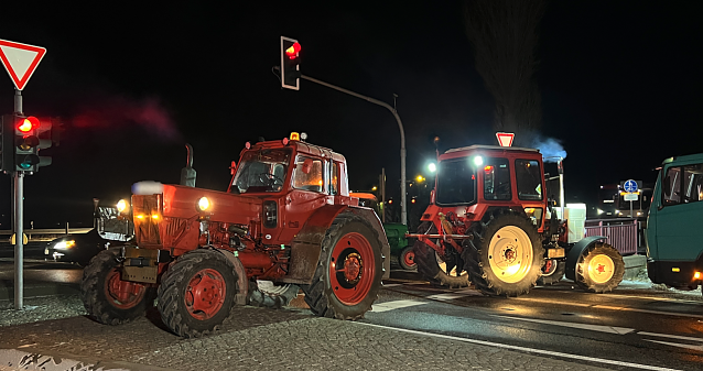 Bild: Nichts geht mehr - bei Bleicherode blockieren Bauern die Kreuzung