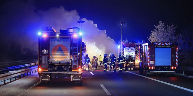 Bild: Lkw Brand auf der A38