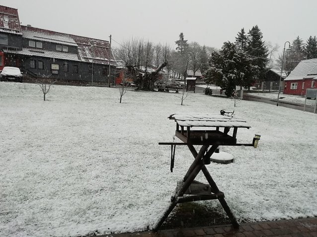 Bild: In Sophienhof kam gestern der Winter noch einmal zur&uuml;ck