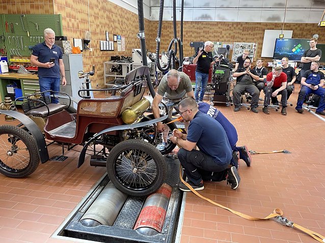 Bild: Der Wartburg Motorwagen auf dem Leistungspr&uuml;fstand