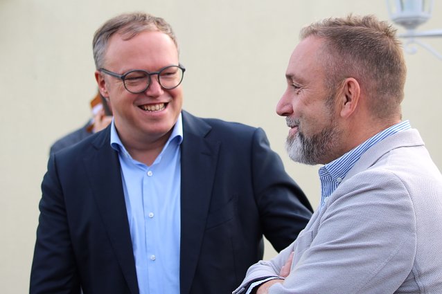 Bild: Prof. Dr. Mario Voigt (CDU) im Gespr&auml;ch Matthias Reinz (B&uuml;rgermeister von Bad Langensalza)